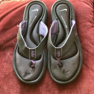 USED NIKE FLIP FLOPS